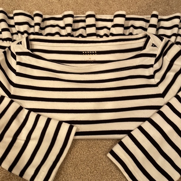 Kate Spade boat neck striped shirt. 3/4 length sleeves with ruffled back hem. L. - Picture 3 of 9
